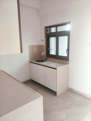 Room in 3 BHK Apartment at Piramal Mahalaxmi, Mahalaxmi – for Rent
