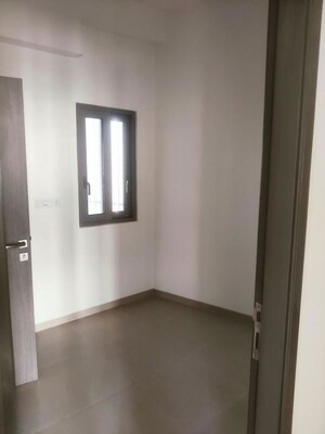 Room in 3 BHK Apartment at Piramal Mahalaxmi, Mahalaxmi – for Rent