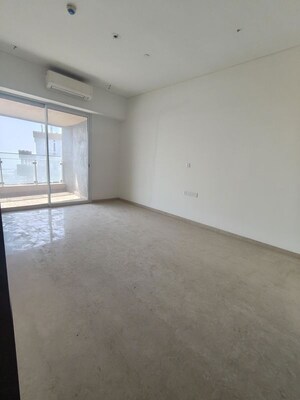 Room in 3 BHK Apartment at Lokhandwala Minerva Mahalaxmi, Mahalaxmi – for Rent