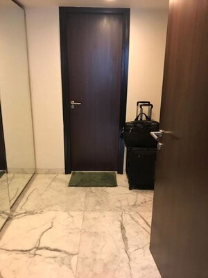 Room in 3 BHK Apartment at Lodha Bellissimo, Mahalaxmi – for Rent