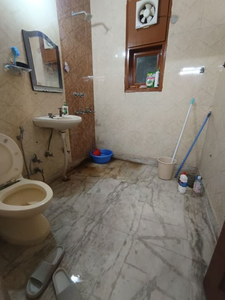 Bathroom, malviya nagar 2 Bedroom 1200 Sq.Ft. Builder Floor In Malviya Nagar Delhi 10403557
