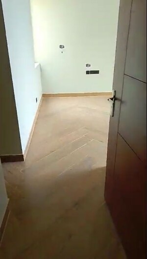 Room in 4 BHK Apartment at Stellar One, Sector 1 Greater Noida – for Sale