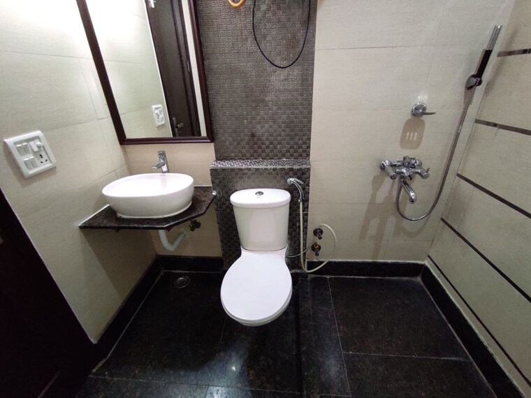 Bathroom, greater kailash i 3 Bedroom 160 Sq.Yd. Builder Floor In Greater Kailash I Delhi 10327317