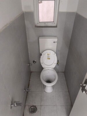 Bathroom in 3.5 BHK Apartment at Pareena Express Heights, Sector 99 – for Rent