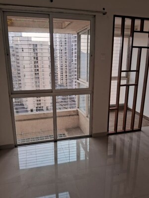 Room in 1 BHK Apartment at Puranik Tokyo Bay Phase 2A, Kasarvadavali – for Rent