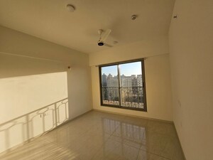 Room in 3 BHK Apartment at Viceroy Savana, Kandivali East – for Rent