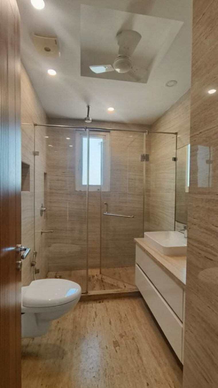 Bathroom, green park extension 4 Bedroom 340 Sq.Yd. Builder Floor In Green Park Extension Delhi 10403624
