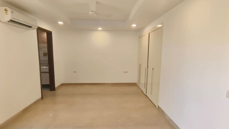 Room, green park extension 4 Bedroom 340 Sq.Yd. Builder Floor In Green Park Extension Delhi 10403624
