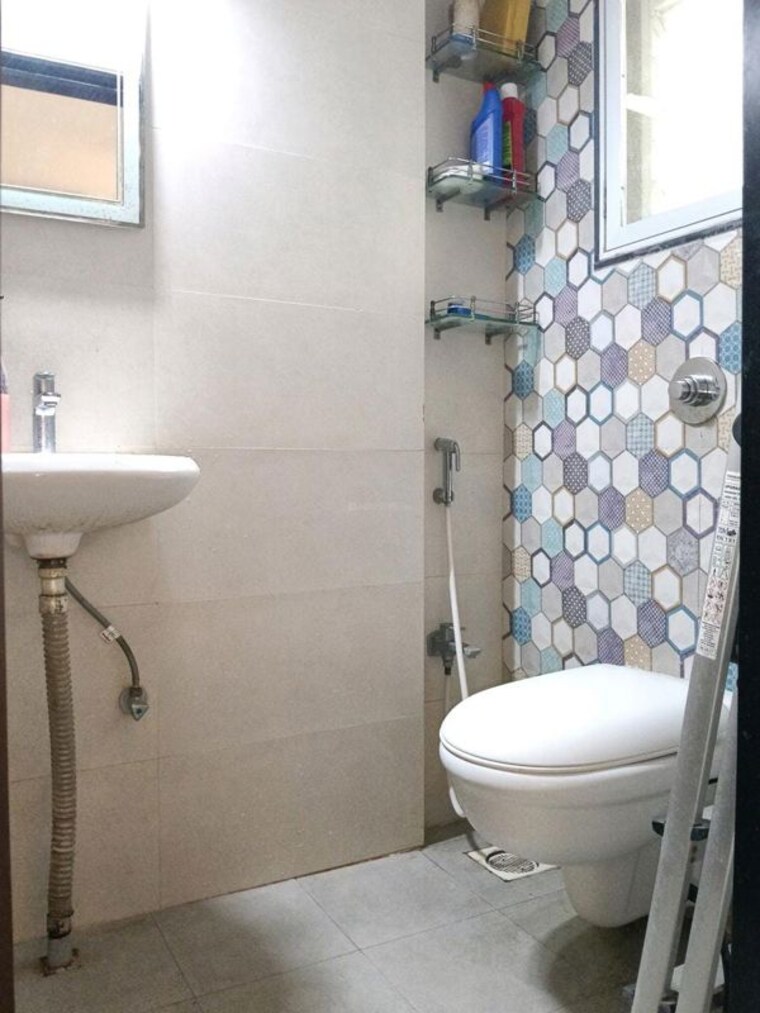 Bathroom, mulund east 1 Bedroom 615 Sq.Ft. Apartment In Mulund East Mumbai 10403593