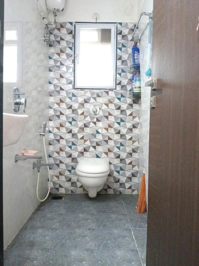 Bathroom, mulund east 1 Bedroom 615 Sq.Ft. Apartment In Mulund East Mumbai 10403593