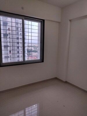 Room in 2 BHK Apartment at Vardhaman Moonstone, Tathawade – for Rent