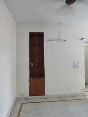 Room in 1 BHK Apartment at Ansal Sushant Estate, Sector 52 – for Rent