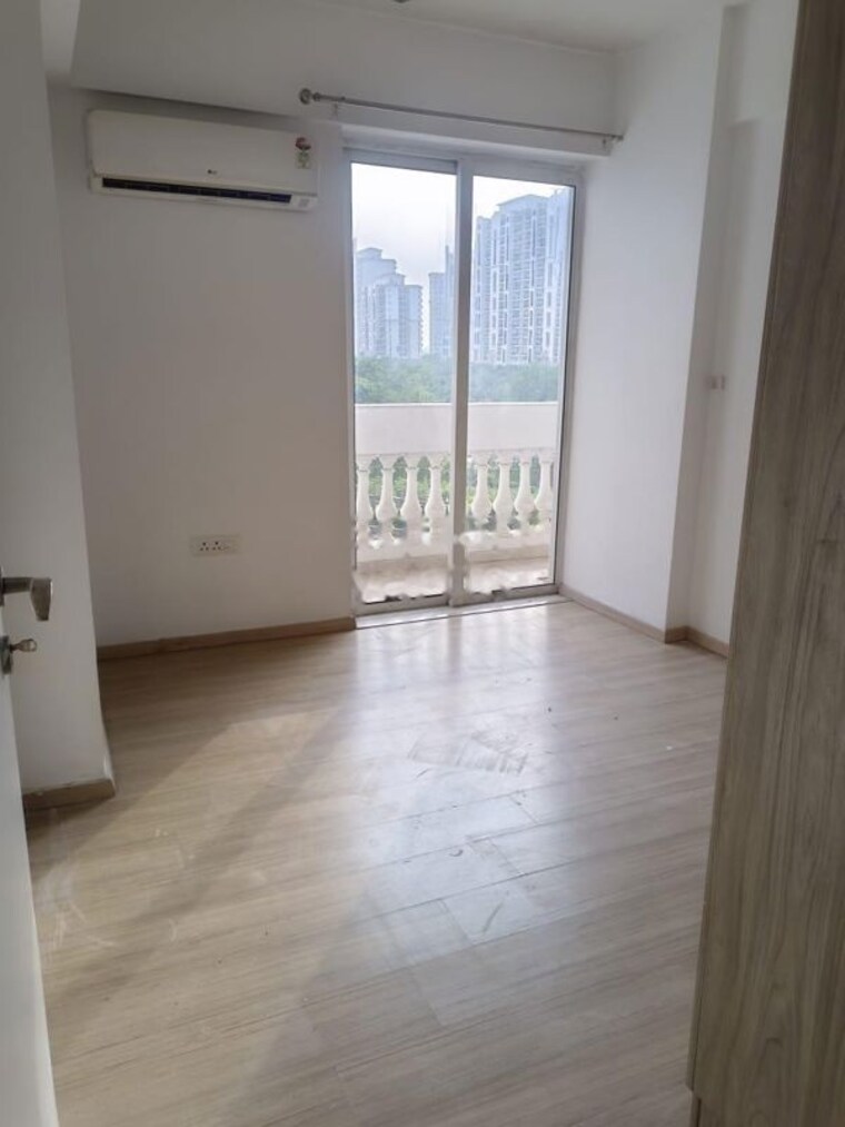 Room, dlf-regal-gardens 3 Bedroom 1780 Sq.Ft. Apartment In Sector 90 Gurgaon 10403733