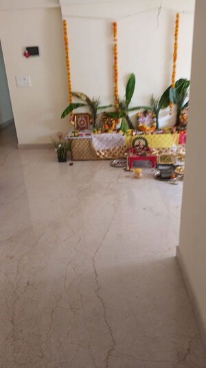 Room in 2 BHK Apartment at Kandivali East – for Rent