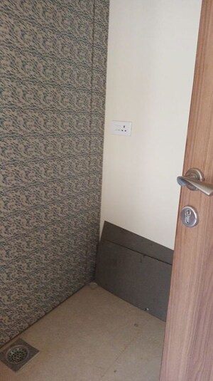 Furnished Amenities in 2 BHK Apartment at Kandivali East – for Rent