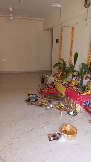 Parking in 2 BHK Apartment at Kandivali East – for Rent