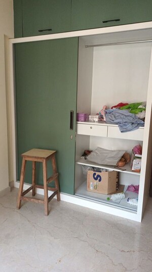 Furnished Amenities in 2 BHK Apartment at Kandivali East – for Rent
