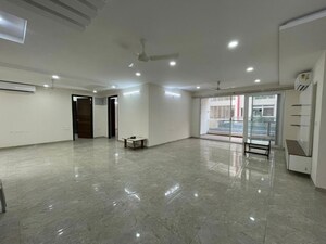 Room in 3 BHK Apartment at Jubilee Hills – for Rent
