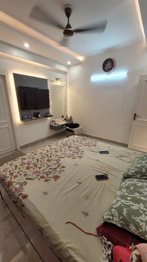 Bedroom in 4 BHK Apartment at Sector 16 A – for Rent