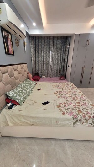 Bedroom in 4 BHK Apartment at Sector 16 A – for Rent