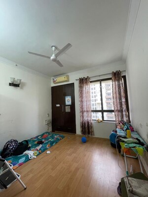 Room in 3 BHK Apartment at Unitech Fresco, Sector 50 – for Rent