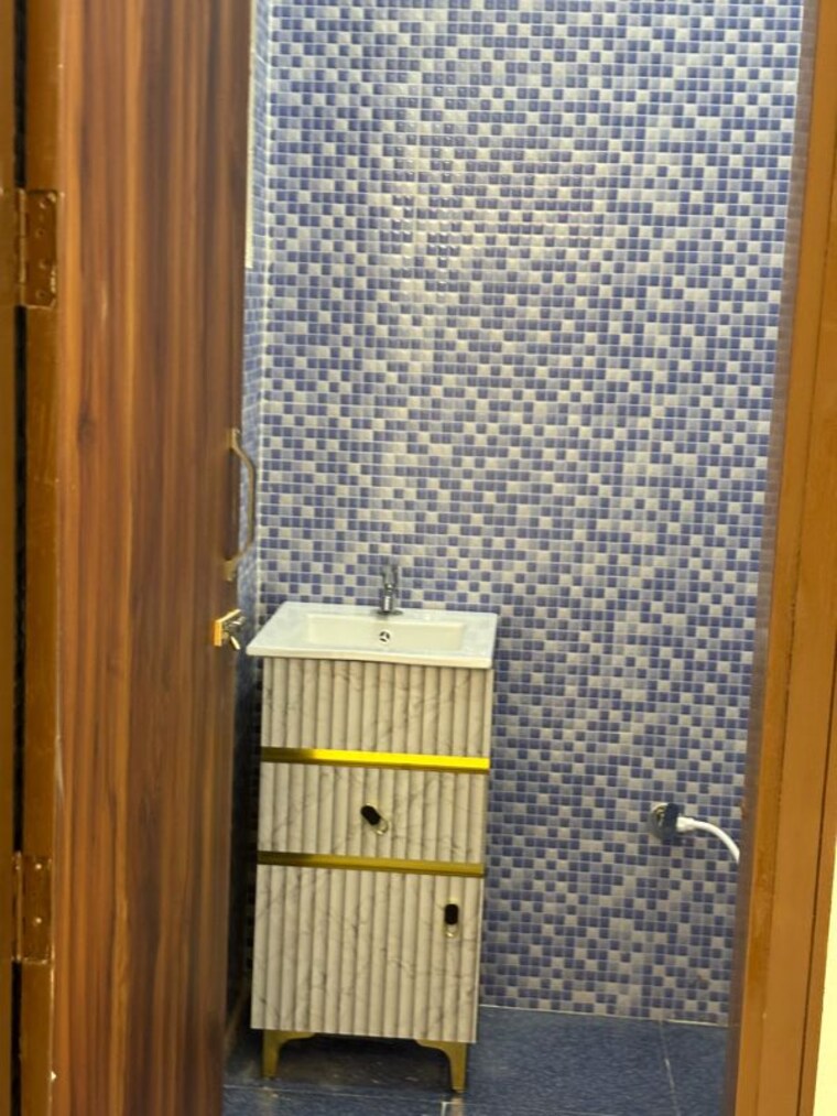 Bathroom, kharar mohali road 6+ Bedroom 112 Sq.Yd. Independent House In Kharar Mohali Road Kharar 10403899