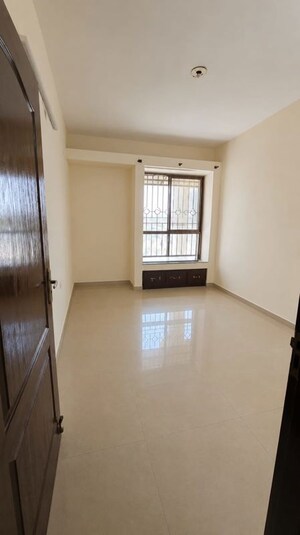Room in 3 BHK Apartment at Nyati Environ, Tingre Nagar – for Rent