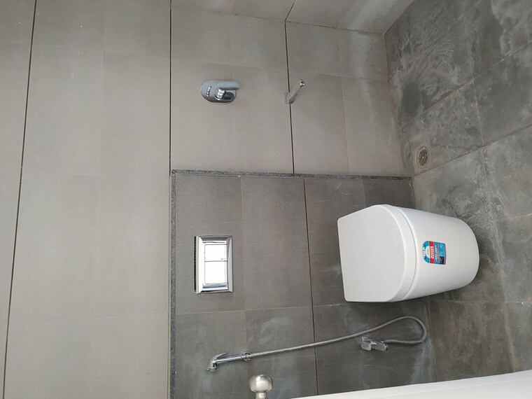 Bathroom, rohan-madhuban 2 Bedroom 1000 Sq.Ft. Apartment In Bavdhan Pune 10403948