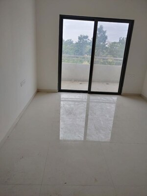 Room in 2 BHK Apartment at Rohan Madhuban, Bavdhan – for Rent