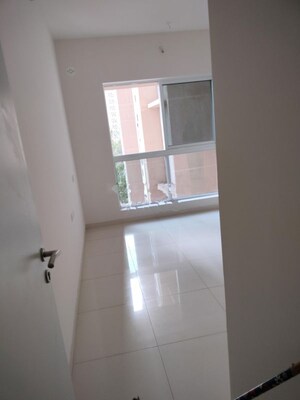 Room in 2 BHK Apartment at Godrej Green Vistas, Mahalunge – for Rent