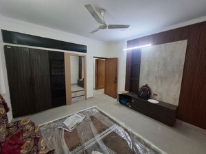 Bedroom in 3 BHK Builder Floor at Dalanwala – for Rent