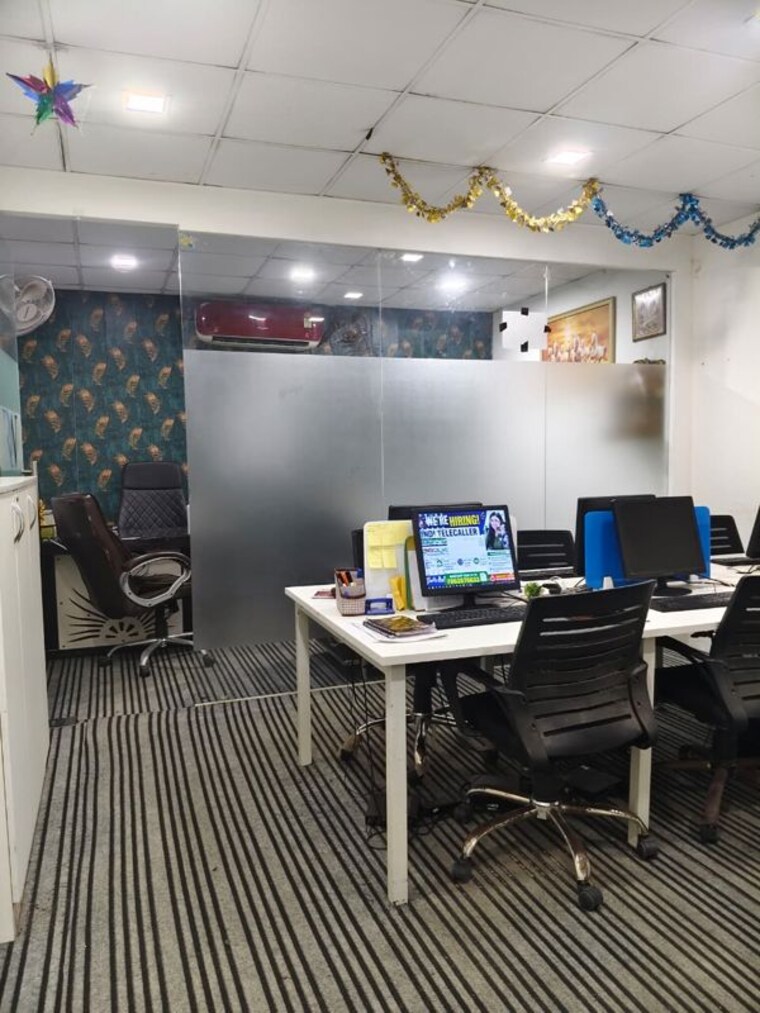 Team Area, arv-park Commercial Office Space 450 Sq.Ft. In Sector 63 Noida 10403872