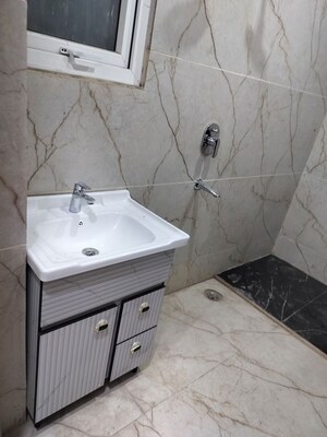 Bathroom in 2 BHK Builder Floor at Kulhan – for Rent