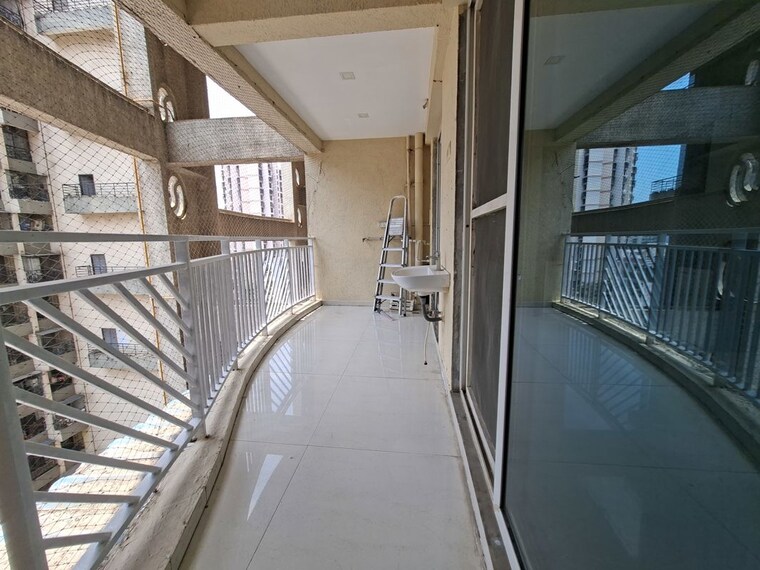 Balcony, oval-apartments 4 Bedroom 2000 Sq.Ft. Apartment In Kharghar Navi Mumbai 10401235