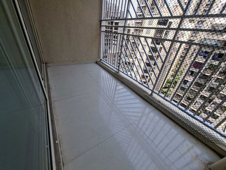 Balcony, oval-apartments 4 Bedroom 2000 Sq.Ft. Apartment In Kharghar Navi Mumbai 10401235
