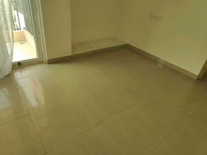 Room in 2.5 BHK Apartment at Samridhi Grand Avenue, Tech Zone 4 Greater Noida – for Sale