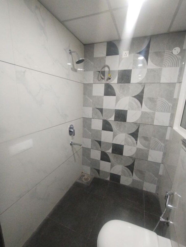 Bathroom, ambala highway 3 Bedroom 2025 Sq.Ft. Apartment In Ambala Highway Zirakpur 10379421