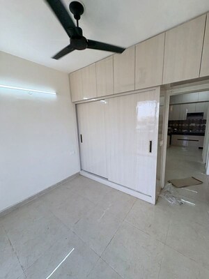 Room in 2 BHK Apartment at Signature The Millennia 3, Sector 37d – for Rent
