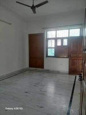 Room in 2 BHK Builder Floor at Sector 15 ii – for Rent