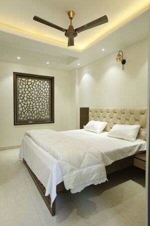 Bedroom in 1 BHK Builder Floor at DLF Atria, Dlf Phase ii – for Rent
