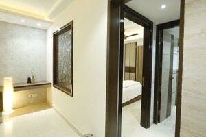 Room in 1 BHK Builder Floor at DLF Atria, Dlf Phase ii – for Rent