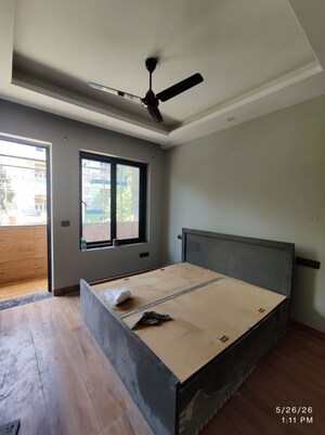 Bedroom in 2 BHK Builder Floor at Sector 40 – for Rent