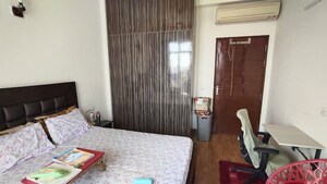 Room in 2 BHK Apartment at Central Park Belgravia Resort Residency, Sector 48 – for Sale