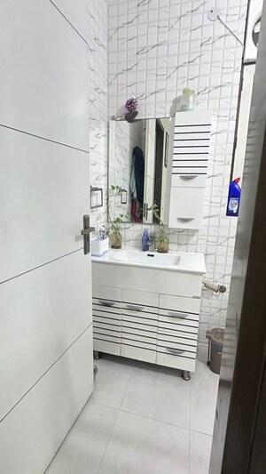 Bathroom in 1 BHK Builder Floor at Ansal Plaza Sector-23, Sector 23 – for Rent