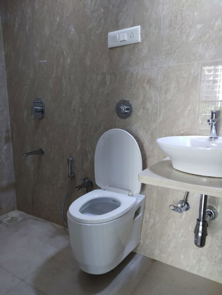 Bathroom, andheri west 2 Bedroom 710 Sq.Ft. Apartment In Andheri West Mumbai 10404289
