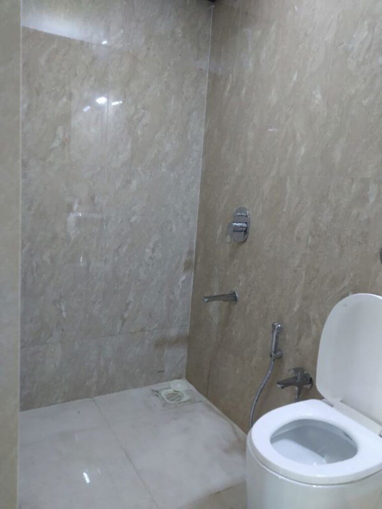 Bathroom, andheri west 2 Bedroom 710 Sq.Ft. Apartment In Andheri West Mumbai 10404289