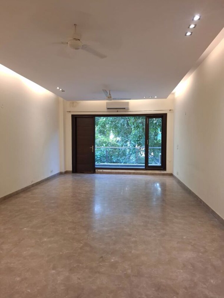 Room, new friends colony 4 Bedroom 2700 Sq.Ft. Builder Floor In New Friends Colony Delhi 10404319