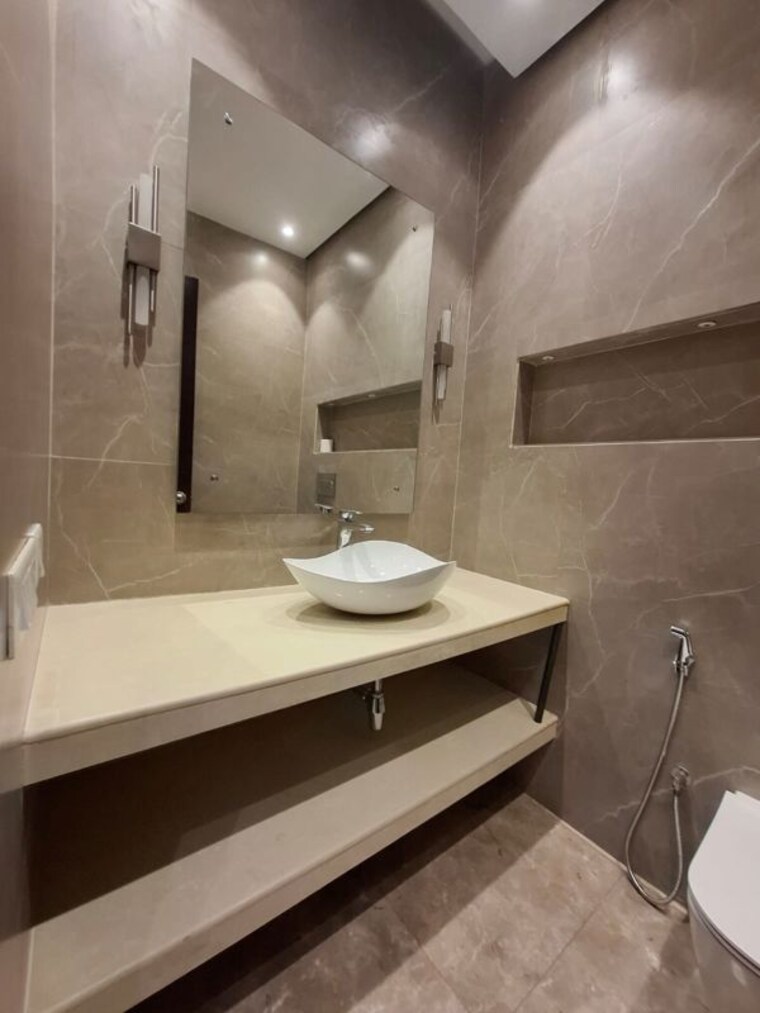 Bathroom, new friends colony 4 Bedroom 2700 Sq.Ft. Builder Floor In New Friends Colony Delhi 10404319