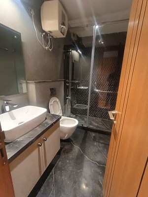Team Area in 4 BHK Builder Floor at DLF Royale Residences, Dlf Phase I – for Rent