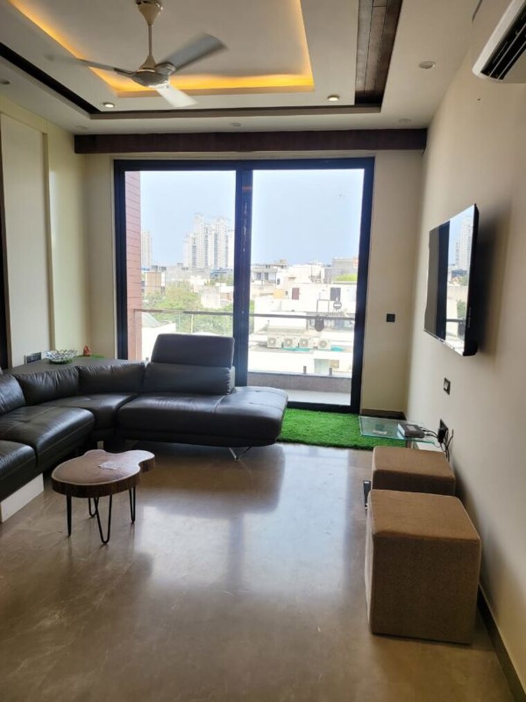 Living Room, dlf-royale-residences 4 Bedroom 3600 Sq.Ft. Builder Floor In Dlf Phase I Gurgaon 10404278